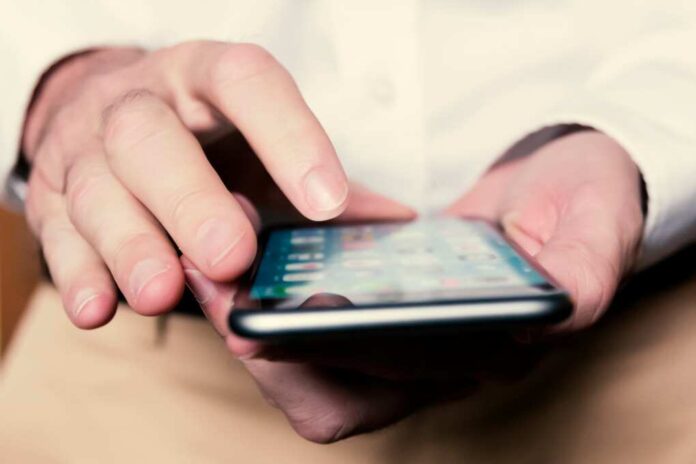 using-apps-on-smart-phone-2022-11-14-06-38-31-utc